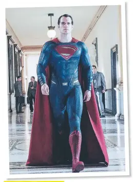  ??  ?? HENRY CAVILL. Ya no usará el traje de Superman luego de que no llegara a un acuerdo con Warner Bros. para hacer un cameo en la cinta Shazam.