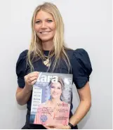  ??  ?? STJERNEVEN­N: Gywneth Paltrow ble glad for å få overrakt et Tara-blad som hadde venninnen, prinsesse Märtha Louise, på coveret. Les mer på side 20.