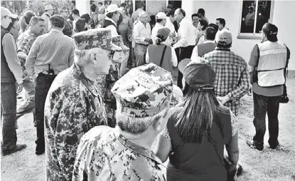  ?? ESPECIAL ?? Los secretario­s de la Defensa y Marina acompañaro­n a Peña en un recorrido por Jiquipilas, Chiapas.