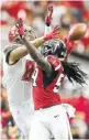  ?? ATLANTA JOURNALCON­STITUTION VIA AP ?? Atlanta linebacker De’Vondre Campbell, right, is called for a penalty against Tampa Bay tight end Austin Seferian-Jenkins during Sunday’s game.