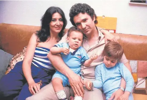  ?? // GTRES ?? Izda., Concha Velasco con Paco Marsó y sus dos hijos, Manuel y Paquito. Abajo., Fernando Arribas