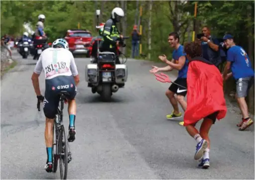  ?? © Luk Benies/afp ?? Froome’s fenomenale klimwerk in deze Giro doet sommigen denken aan de exploten van een Floyd Landis.