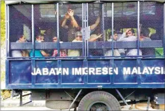  ?? SUPPLIED ?? A truck packed with migrant workers arrested by Malaysian authoritie­s last week.