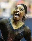  ??  ?? Turnt in ihrer eigenen Liga: US-Star Simone Biles. Foto: Charlie Riedel, dpa