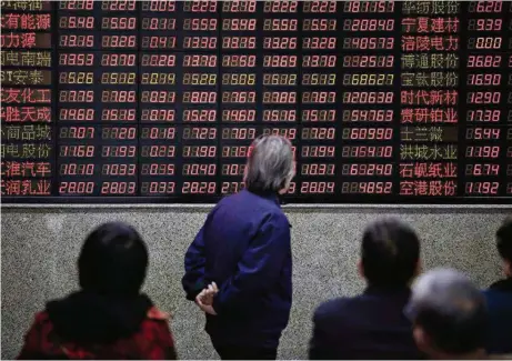  ?? (ALY SONG/REUTERS) ?? La bourse de Shanghai. L’indice de MSCI prendra aussi en compte les actions côtées sur ce marché et pas seulement celles de la bourse de Hongkong.