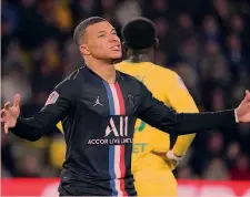  ?? GETTY/EPA ?? Baby boom Sopra, Erling Braut Haaland, 19 anni. del Borussia Dortmund; sotto, Kylian Mbappé, 21enne attaccante del Psg e della Francia