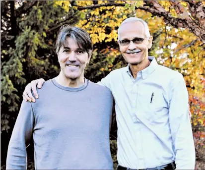  ?? GARY MIDDENDORF/DAILY SOUTHTOWN ?? Tom O’Brien, right, stands with Denis Fellman in the Fellman’s Orland Park backyard Tuesday. When O’Brien, out for a run, found Fellman collapsed on a forest preserve trail he performed CPR and called 911.