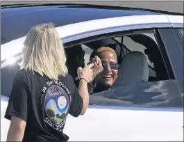  ?? JOHN RAOUX – THE ASSOCIATED PRESS ?? Sian Proctor, right, talks to a friend from a car window before a trip to Kennedy Space Center’s Launch Pad 39-A and a planned liftoff on a SpaceX Falcon 9rocket Wednesday.