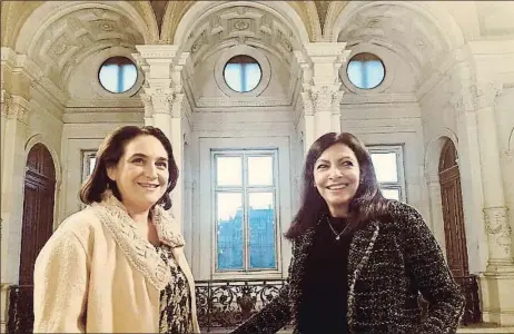  ?? AJUNTAMENT DE BARCELONA ?? Colau se reunió ayer por la tarde con la alcaldesa de París, Anne Hidalgo