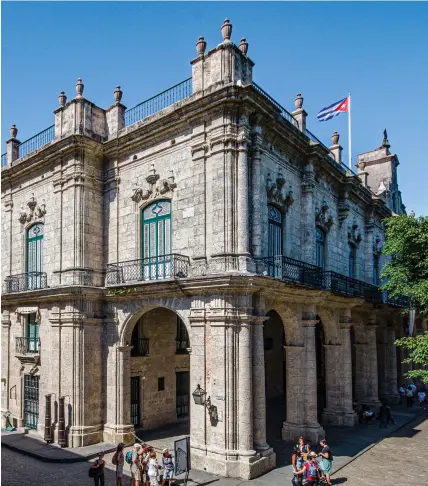  ??  ?? Palacio de las Capitanes Generales, hoy Museo de la Ciudad.