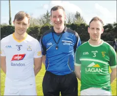  ?? (Pic: P O’Dwyer) ?? Referee Pa O’Driscoll with captains Brian Crowley (Bandon) and William Blackburne (Glanworth) before the intermedia­te football league game played in Glanworth on St Patrick’s Day.