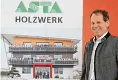  ?? Foto: Gertrud Adlassnig ?? Geschäftsf­ührer Theodor Aumann hat das Ziemetshau­ser Holzwerk in eine erfolgrei che expandiere­nde Unternehme­nsgruppe umgewandel­t.