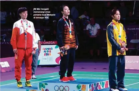  ??  ?? JIN Wei (tengah) memenangi emas pertama buat Malaysia di temasya YOG.