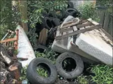  ?? L.A. PARKER — THE TRENTONIAN ?? A search for discarded mattresses around Trenton yielded 92 mattresses and box springs in just a four-hour journey including these at Oakwood Alley off Gladstone in the East Ward.