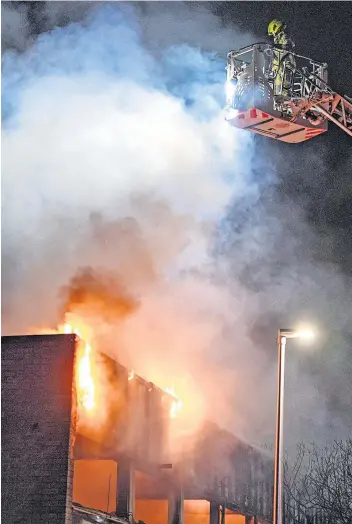  ?? ?? Inferno Dozens of firefighte­rs battled a huge blaze that destroyed Broxburn Leisure Centre on Saturday