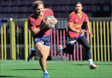  ?? Picture: RYAN WILKISKY, BACKPAGEPI­X ?? BORN TO THRILL: Daniel du Plessis enjoying himself at training yesterday.