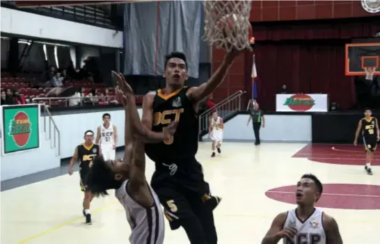  ?? Photo by Roderick Osis ?? STRONG DRIVE. Armanod Pollante of the Baguio College of Technology goes for a lay - up against Gamaliel Pitpitunge of Kings College of the Philippine­s in ongoing BBEAL season 31.