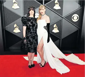  ?? [Reuters] ?? Waren inszeniert wie Kontrahent­innen, agierten wie beste Freundinne­n: Taylor Swift und Lana Del Rey.