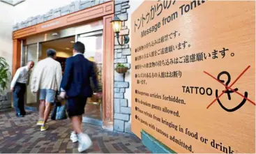  ?? — ANN ?? a sign at Kobe sauna & spa in Chuo Ward, Kobe, states that people with tattoos are not allowed to enter.