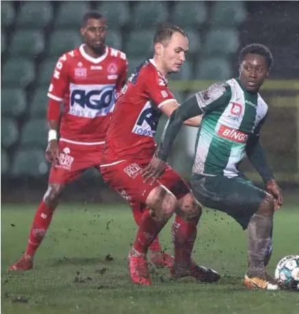  ?? FOTO DICK DEMEY ?? Marlos Moreno was zeker voor rust de gevaarlijk­ste Lommelaar.