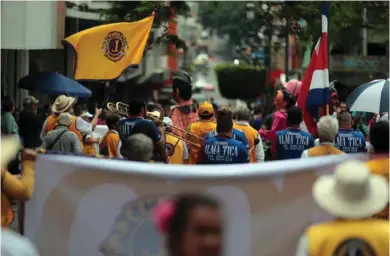  ?? ALONSO TENORIO ?? En el 2017, el Club de Leones de Costa Rica realizó una gran celebració­n sobre el bulevar de la avenida central en San José para festejar sus 100 años con bandas y marchas.