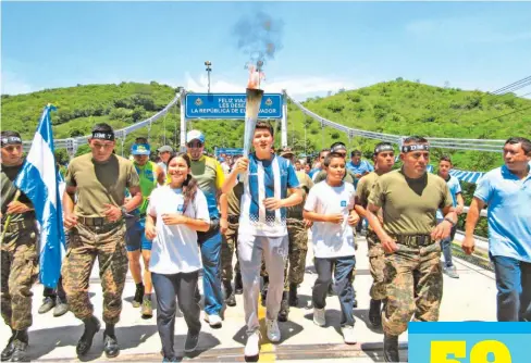  ??  ?? Conmemorat­iva. La travesía del fuego centroamer­icano inició el 1.º de septiembre en tierras guatemalte­cas y culmina el 15 de septiembre en Costa Rica.