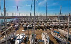  ??  ?? La surface du port à sec de Navy Service à Port-Saint-Louis du Rhône s’est agrandie pour passer à 22 ha. Il pourra accueillir à terme 1500 bateaux.