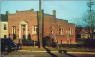  ?? COURTESY OF VERMILION HISTORY MUSEUM ?? A rare 1940s color photo of the original Vermilion Public Library at 691 Grand St..