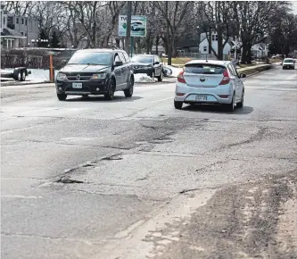  ?? BOB TYMCZYSZYN THE ST. CATHARINES STANDARD ?? Some roads in Niagara Falls such as Drummond and Dorchester are in serious need of repairs.