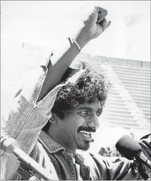  ?? Picture: TMG ARCHIVES ?? SOLIDARITY: Jay Naidoo addresses a rally during apartheid as general secretary of Cosatu