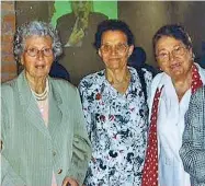  ??  ?? Lina Tridenti (la prima a destra) durante l’incontro di alcune donne che furono staffette partigiane nel Vicentino durante la Resistenza: rischiaron­o la vita per la libertà di tutti