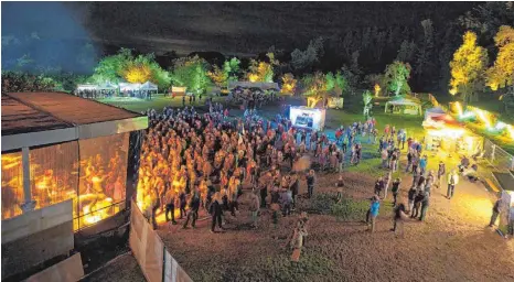  ?? ARCHIVFOTO: REINHARD JAKUBEK ?? 14 Bands und 13 DJs spielen beim U&D (Umsonst&Draußen)-Festival auf dem Hofgut Nessenrebe­n oberhalb von Weingarten.