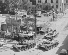  ??  ?? Syrian pro-government forces enter the main square of Kfar Batna, southeaste­rn Ghouta, on the outskirts of the capital Damascus.