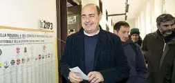  ?? (LaPresse) ?? Nicola Zingaretti al seggio di via Antonio Mordini, a Prati