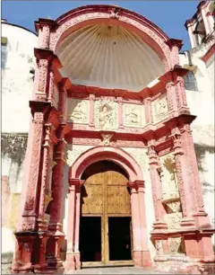  ?? ELIZABETH ZACH/THE WASHINGTON POST ?? A seashell portico highlights the Capilla de la Tercera Orden de San Francisco in Cuernavaca, Mexico.