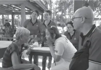  ??  ?? MEDICAL MISSION. Dr. Jo Dignadice talks to a patient as Bacolod City Vice Mayor El Cid Familiaran and other members of Negros Occidental High School Class 1978, who are celebratin­g their 40th anniversar­y, look on during the alumni medical mission at...