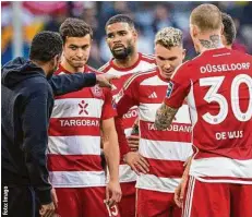  ?? ?? Daniel Thioune (l.) kann in Düsseldorf nur auf einen Kader von 24 Spielern zählen. Vier von ihnen fehlen am Samstag gegen St. Pauli verletzung­sbedingt.