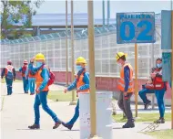  ?? /Foto: Archivo ?? SINTTIA pide un aumento salarial del 19.2% en GM Silao.