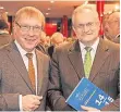  ?? FOTO: REICHWEIN ?? Burkhard Landers, Präsident der IHK Niederrhei­n, und Christoph Schmidt, Wirtschaft­sweiser (r.)