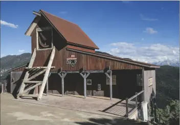  ?? POST INDEPENDEN­T VIA AP
CHELSEA SELF/GLENWOOD SPRINGS ?? The Haunted Mine Drop is shown in this July 2017 file photo at Glenwood erns Adventure Park in Glenwood Springs, Colo.
Cav