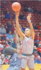  ?? JIMTHOMPSO­N/JOURNAL ?? UNM’s Najala Howell (14) takes a shot over ENMU’s Chelsea Hunter during the Lobos’ exhibition win Wednesday.