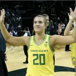  ?? CHRIS PIETSCH — THE ASSOCIATED PRESS FILE ?? In this Nov. 16, 2019, file photo, Oregon’s Sabrina Ionescu acknowledg­es the crowd with teammates after a game against Texas Southern in Eugene, Ore.