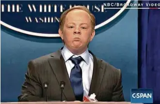  ?? Reprodução/‘Saturday Night Live’ ?? Humorista Melissa McCarthy interpreta o porta-voz Sean Spicer no ‘Saturday Night Live’