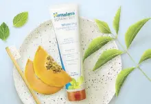  ??  ?? Himalaya Botanique toothpaste uses 100 percent herbal actives like papaya and pineapple enzymes to whiten teeth and doesn’t use chemical bleaching. Available at Watsons, select Mercury Drug stores, and online at Lazada.