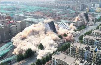  ?? SHEN XIANG / FOR CHINA DAILY ?? Six residentia­l buildings in Zhengzhou, Henan province, are demolished simultaneo­usly on Monday. The buildings, located in the city’s Jinshui district, were flattened to make way for new constructi­on projects. More than 550 kilograms of explosives were...