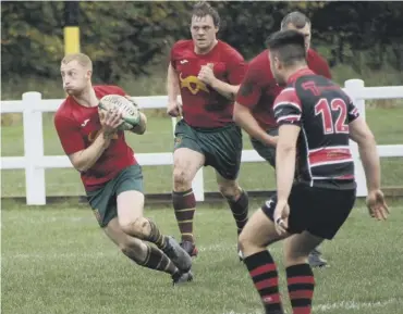  ??  ?? EYES UP: Dan Cole looks for a pass. Pictures: Dave Garforth