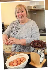  ??  ?? Bake-itect: Lynn in her kitchen