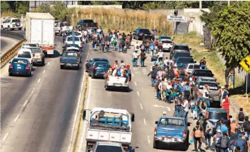  ??  ?? Destino. El objetivo final de los integrante­s de la quinta caravana salvadoreñ­a es Estados Unidos.