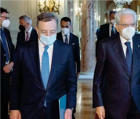  ?? (Ansa) ?? Insieme Il premier Mario Draghi, 74 anni, con il capo dello Stato Sergio Mattarella, 80, ieri al Quirinale per l’incontro in vista del Consiglio europeo
