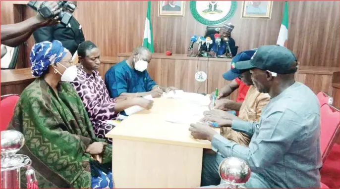  ??  ?? Signing the MoU at the Government House, Lafia